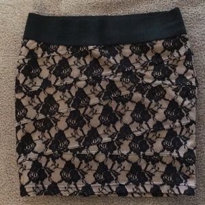 78% polyester 18% Rayon 4%spandex